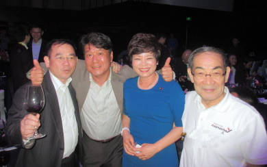 コベストロのＰＣ代表者　Holly Lei 女史と台湾の代表者・重田氏と一緒に記念撮影