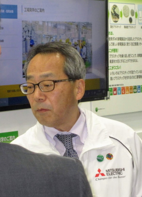 ナノダックスはエコプロ展に三菱電機と一緒に出展しました。弊社の福山常務が接客しています。