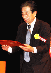 プラスチック成形加工学会の表彰式（村上徹）