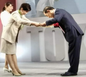 ナノダックス株式会社の藤田鉦則は世界発信コンペティションで奨励賞を受賞して、東京都の小池百合子都知事から表彰をされました。